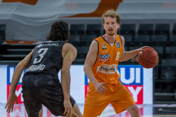 依赖高大中 依赖高大中